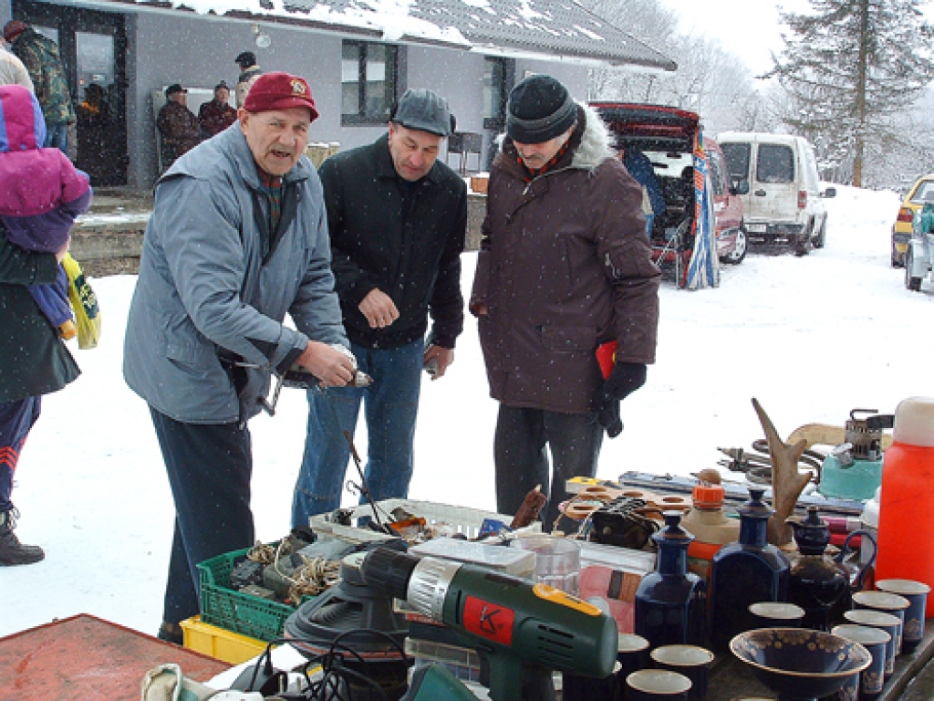 Vīri labprāt ieskatījās mantu kastēs un pētīja dažādus instrumentus, kas izmantoti padomju laikos.
Autors: Žanna Zālīte
