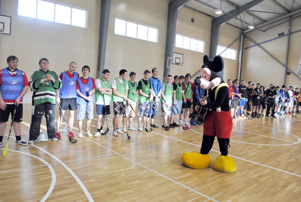 Jauno florbola inventāru Codē iemēģināja ar īpašiem svētkiem un sacīkstēm.
Autors: Juris Iļņickis