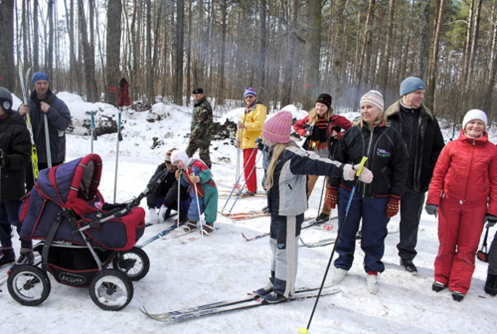 Sacensības, kas risinājās 5. martā Vecsaules pagasta Likvertenu silā, var raksturot kā ģimeņu svētkus, jo tās bija plaši pārstāvētas.
Autors: Juris Iļņickis
