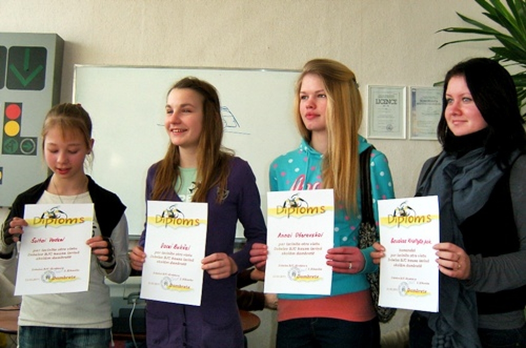 Otrā vieta Zemgales reģionā – Bauskas Kristīgas pamatskolas meitenēm.
Autors: No albuma.