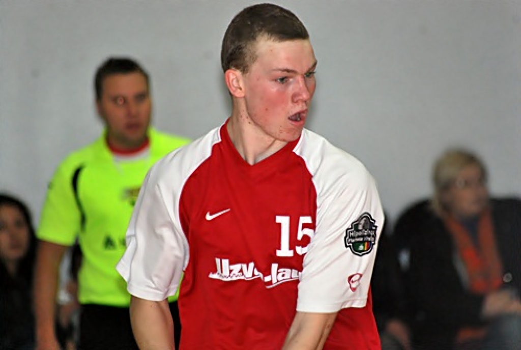 Toma Niedres gūtie vārti ļāva FK «Bauska» iekļūt nākamajā izslēgšanas spēļu kārtā.
Autors: Uldis Varnevičs