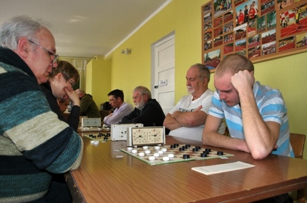 22. aprīlī Bauskā, šaha un dambretes klubā, tika aizvadīts tradicionālais Lieldienu kausa dambretes turnīrs, kurā bez mūsu valsts vadošajiem dambretistiem sacentās arī sportisti no Igaunijas. Pārliecinoši turnīru aizvadīja sporta meistars...
Autors: Uldis Varnevičs