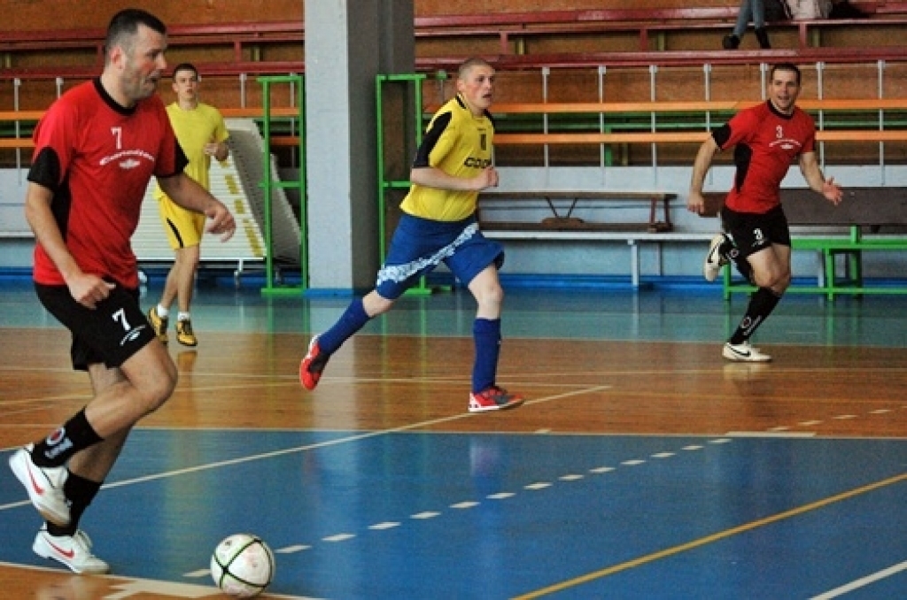 Par Bauskas novada atklātā čempionāta futbolā uzvarētājiem 23. aprīlī kļuva Brunavas komanda. «Ceraukste» otrajā vietā, trešie – «Bauska». Turnīrā vēl piedalījās «BSK», «Veselības grupa», «Rundāle», «Gailīši» un «Code».

Turnīra desmit...
Autors: Uldis Varnevičs