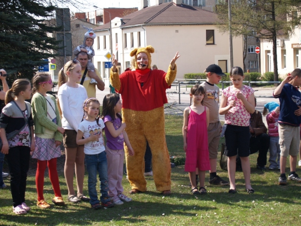 Šogad Lieldienu svinēšana Iecavā ritēja gan līksmās rotaļās ar Vinniju Pūku un viņa draugiem pie kultūras nama, gan sportiskā laivošanas atpūtā pie upes.


Autors: Antra Ērgle