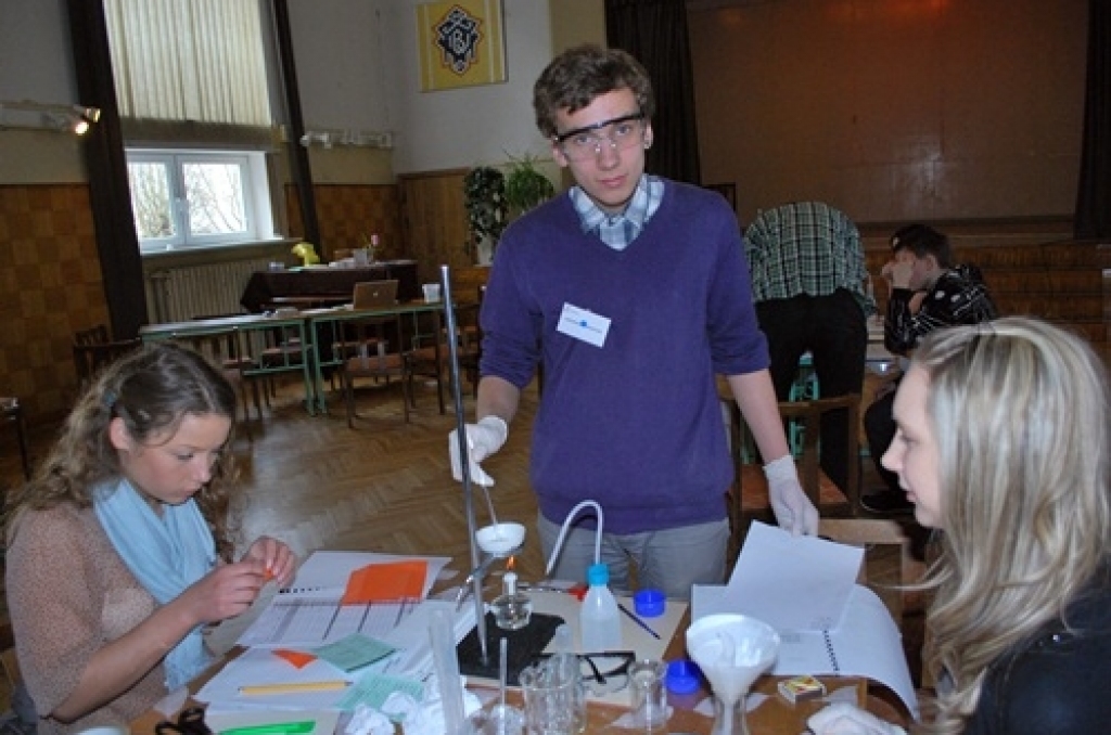 Bauskas 1. vidusskolā 16. aprīlī notika zinātņu ietilpīgās ražošanas simulācijas spēle «Fabrikants» vidusskolēniem. 
Spēles laikā tiek modelēti ražošanas procesi, atklājot skolā apgūto dabaszinātņu un matemātikas zināšanu lietojumu un...
Autors: Uldis Varnevičs