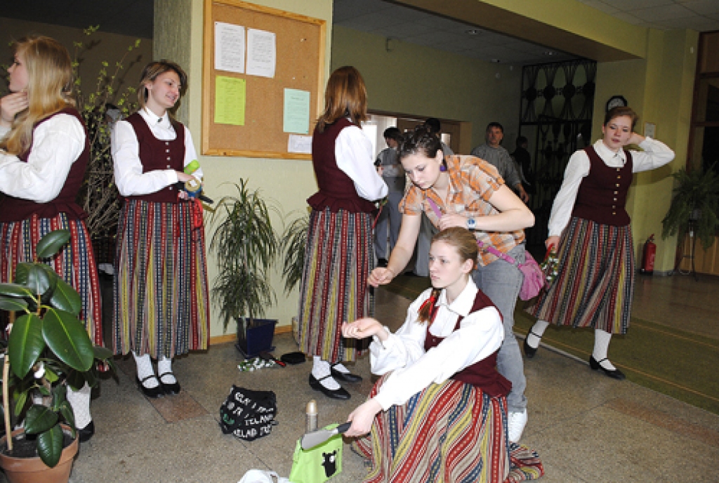 Īslīces kultūras namā 9. aprīlī notika Vecumnieku, Bauskas, Rundāles un Iecavas novada deju kopu skate. Tajā piedalījās jauniešu, vidējās paaudzes un senioru 19 kopas. Žūrija, kuras priekšsēdētājs bija  Bauskas deju apriņķa virsvadītājs...
Autors: Juris Iļņickis