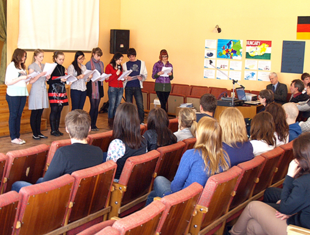 Darba grupu prezentācijas Iecavas vidusskolas zālē konferences noslēguma dienā, raisot klausītāju reakciju, palīdzēja veidot pasākuma deklarāciju.