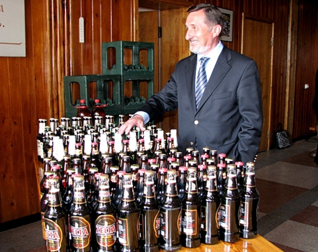 SIA „Bauskas alus” vadītājs Vladimirs Barskovs ir gandarīts, jo divi viņa uzņēmumā tapušie produkti saņēmuši augstāko vērtējumu.
Autors: Vilnis Auzāns