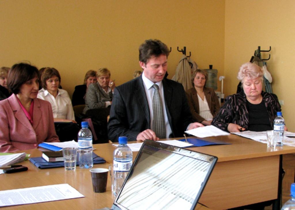 Savu viedokli par uzņemšanas kārtību Bauskas Valsts ģimnāzijā pauž Bauskas 1. vidusskolas vadība: Maruta Lagzdiņa (no kreisās), Raimonds Žabovs un Malda Ignatjeva. 
Autors: Vilnis Auzāns