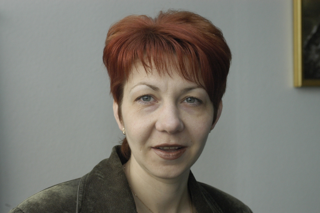 Ilze Žubēre vada Bauskas pamatskolas skolēnu kori, kurš izvirzīts Zemgales reģiona skatei.
Autors: no «Bauskas Dzīves» arhīva.