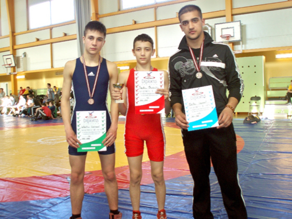 Trīs K. Kundziņa kausa izcīņas sacensību medaļnieki – Valentīns Lavreckis, Renārs Rimševičs un Edvīns Vespers. 
Autors: No albuma.