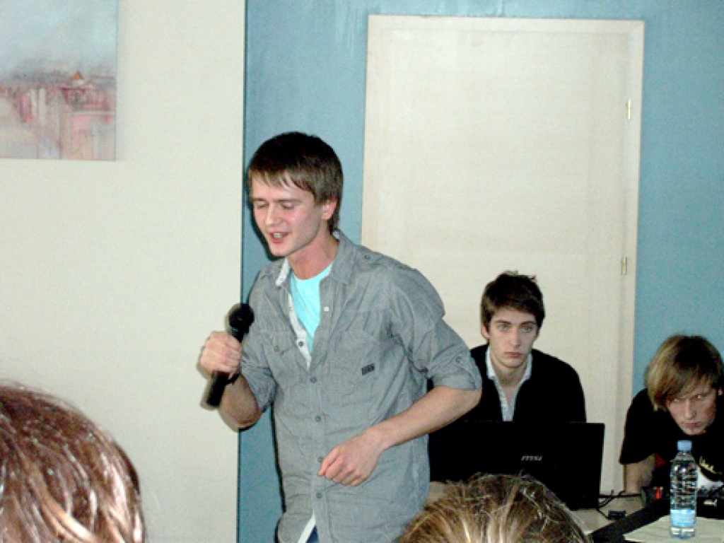 Iespēju bez maksas noklausīties slavu ieguvušā Nikolaja Puzikova koncertu viesnīcas foajē izmantoja ļoti daudzi baušķenieki.
Autors: Kristaps Ābelnieks