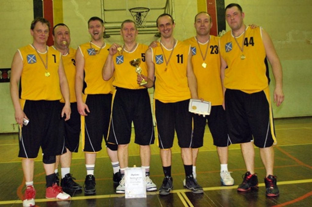 «Iecavas» komanda priecājas par zelta medaļām un kausu. 
Autors: Uldis Varnevičs