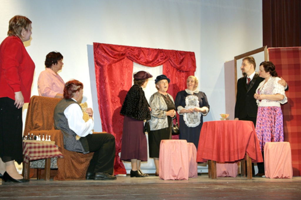 Codes teātra uzvedums «Septiņas vecmeitas».
Autors: no «Bauskas Dzīves» arhīva.