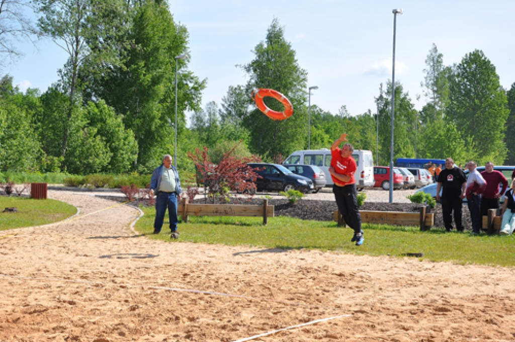 Gadskārtējās sacensībās pie Vecā ezera Vecumniekos satikās Valsts ugunsdzēsības un glābšanas dienesta (VUGD) Zemgales reģiona brigādes (ZRB) struktūrvienību pārstāvji no Bauskas, Jelgavas, Iecavas, Vecumniekiem, Kandavas, pašvaldību...