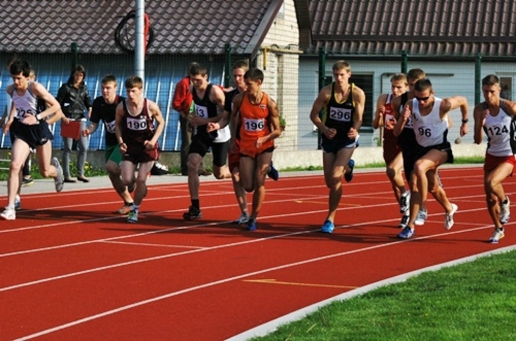 Kupls skaits sportistu ieradās Bauskas novada pašvaldības sporta bāzē 24. maija vakarā. Starp viņiem bija vairāk nekā 30 dalībnieku no Bauskas un Iecavas novada. 

Latvijas vieglatlētikas kausu izcīņas posmā Bauskā treniņu sacensībās...
Autors: Uldis Varnevičs