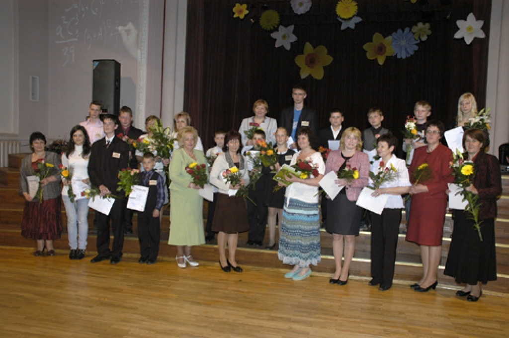 Bauskas un Rundāles novada vairāk nekā 50 gudrākos skolēnus 16. maijā godināja Bauskas kultūras centrā. Viņi ir novadu, reģiona, arī valsts mācību priekšmetu olimpiāžu laureāti. 
Bauskas novada Izglītības pārvaldes speciālisti, apkopojot...
Autors: Ivars Bogdanovs