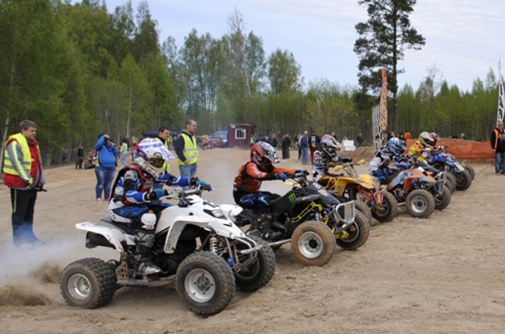 Iecavas novada Zorģu trasē pagājušajā nedēļā notika Latvijas Alternatīvās motokrosa asociācijas organizēto sacensību trešais posms. 

Baušķenieks Rihards Augucevičs65 kubikcentimetru motociklu klasē pēc diviem braucieniem kopvērtējumā...
Autors: Uldis Varnevičs