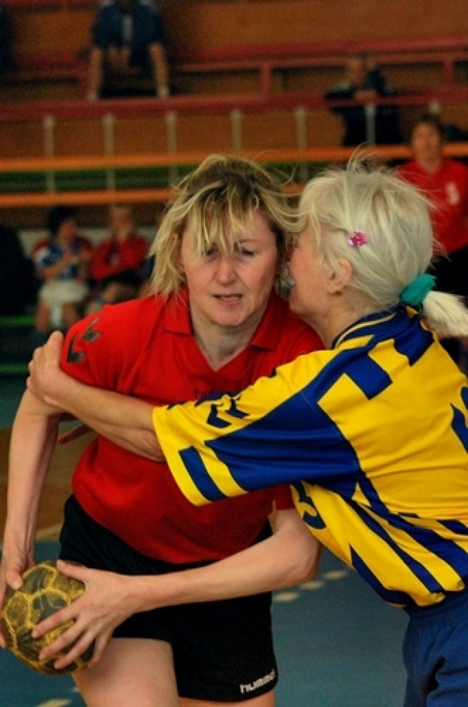 Bauskas sporta namā «Mēmele» 30. aprīlī notika 2010./2011. gada Lietuvas atklātā handbola čempionāta veterāniem spēles vīriešiem un sievietēm «Bauskas kauss 2011». 
Šo sporta veidu pie mums iznāk reti redzēt. Lai arī tās, tāpat kā citas...
Autors: Uldis Varnevičs