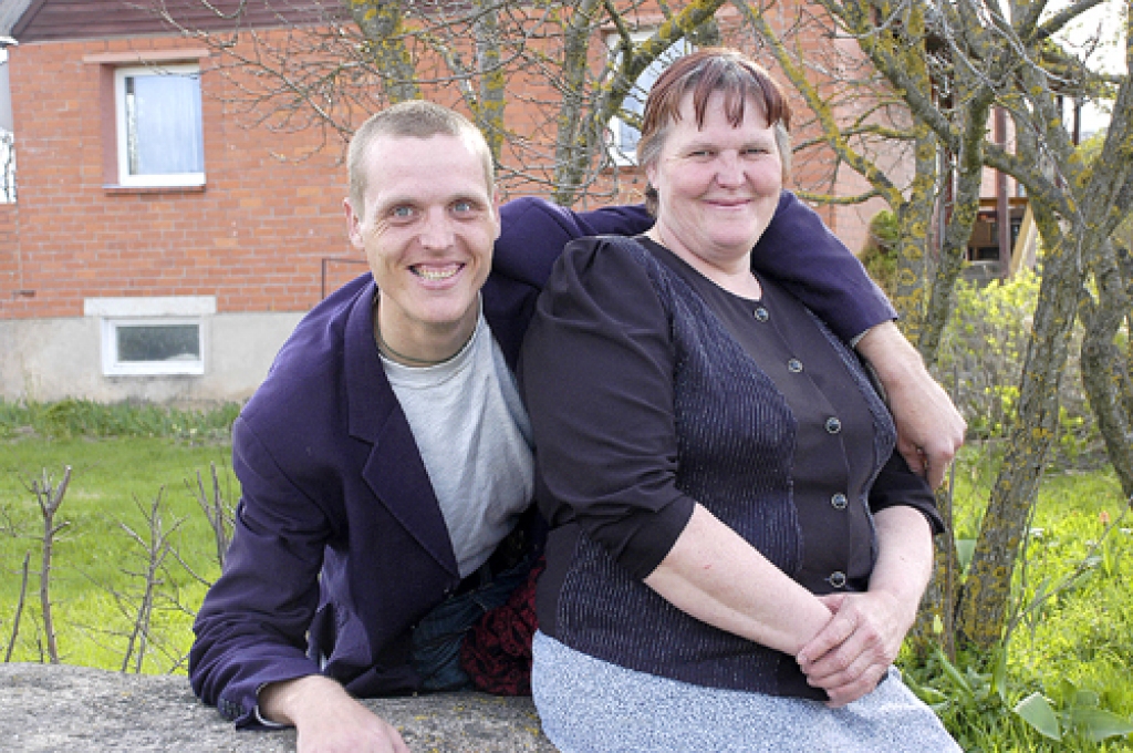 Rundāliete Lidija Ģēģermane ar dēlu Uģi. 