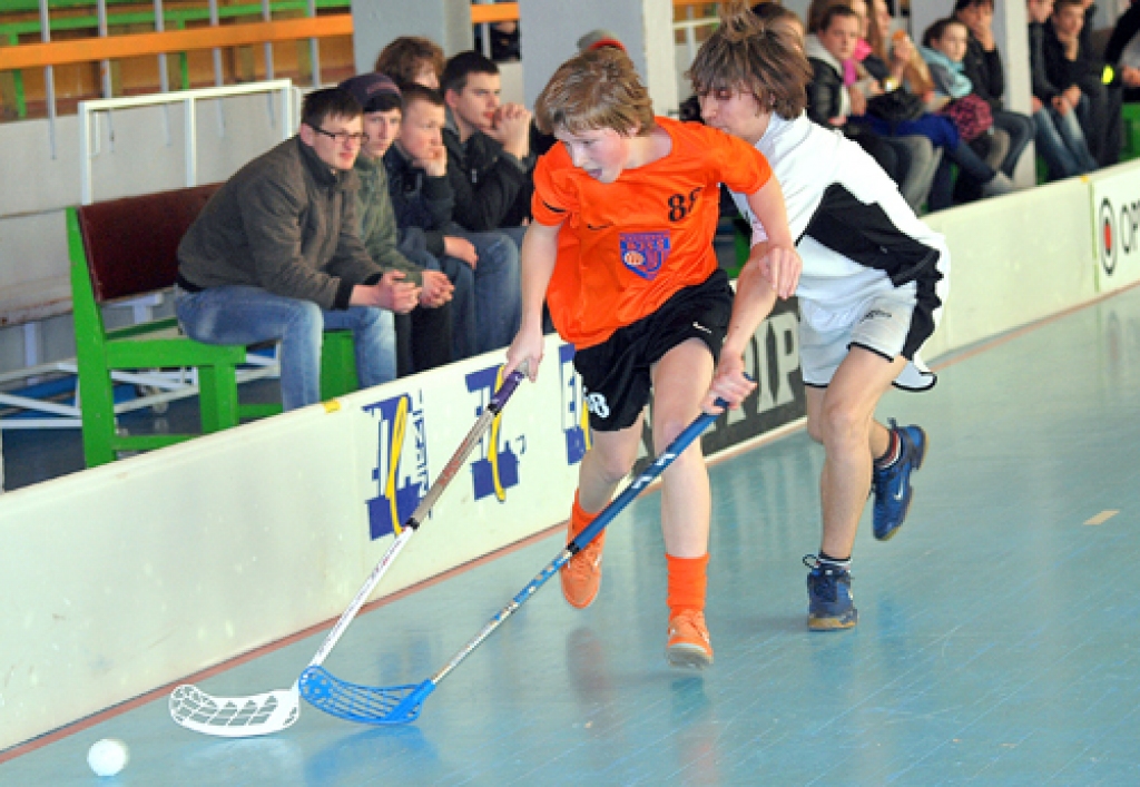 «Bauskas BJSS» U-14 vecuma komandām izslēgšanas spēlēs īpašu uzmanību pretinieki pievērš Rolandam Kovaļevskim (88. numurs), kurš regulārajā turnīrā guva 47 vārtus un 33 reizes rezultatīvi piespēlēja. 