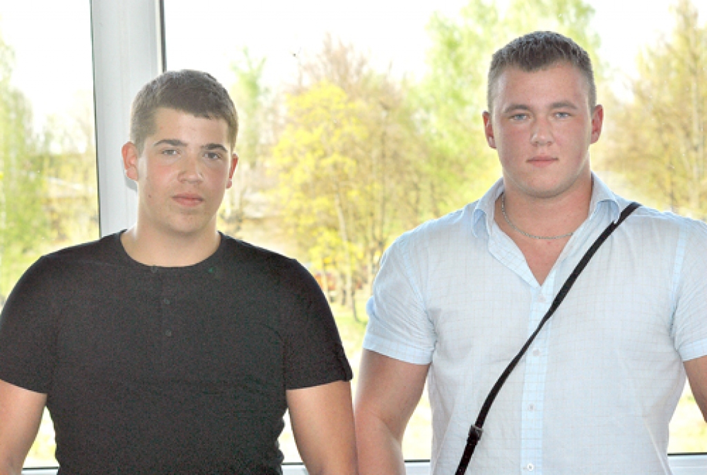 Andris Afanasjevs un Emīls Pumpurs – Latvijas čempioni pauerliftingā WPC versijā ar ekipējumu. 