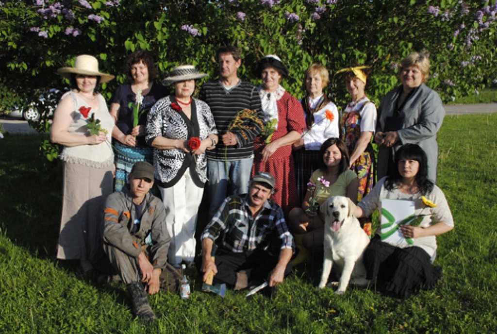 Amatierteātra «Stella» aktieri A. Bankas komēdijas «Visi radi kopā» mēģinājumā kopā ar režisori Lilitu Lauskinieci.
Autors: Ivars Bogdanovs