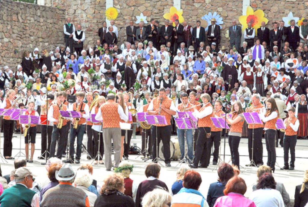 Latvijas senioru koru Dziesmu svētki šoreiz tika organizēti Bauskas pilskalna estrādē.
Autors: Kristaps Ābelnieks