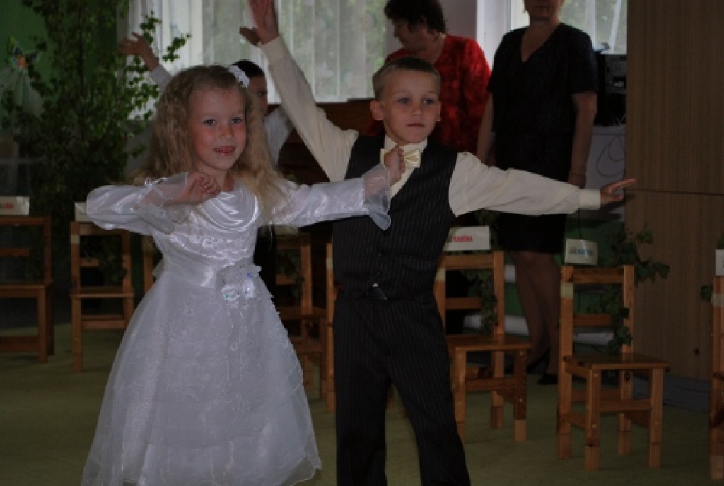 Savu pirmo, bet noteikti ne pēdējo izlaidumu piektdien, 27. maijā, sagaidīja Bauskas pirmsskolas izglītības iestādes «Zīlīte» 57 audzēkņi.
Autors: Kristaps Ābelnieks