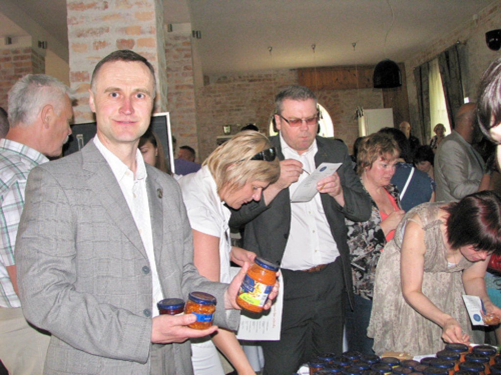 SIA «Kronis» vadītājs Aivars Svarenieks cer, ka jaunie produkti veikalu plauktos nonāks šoruden.
Autors: Vilnis Auzāns