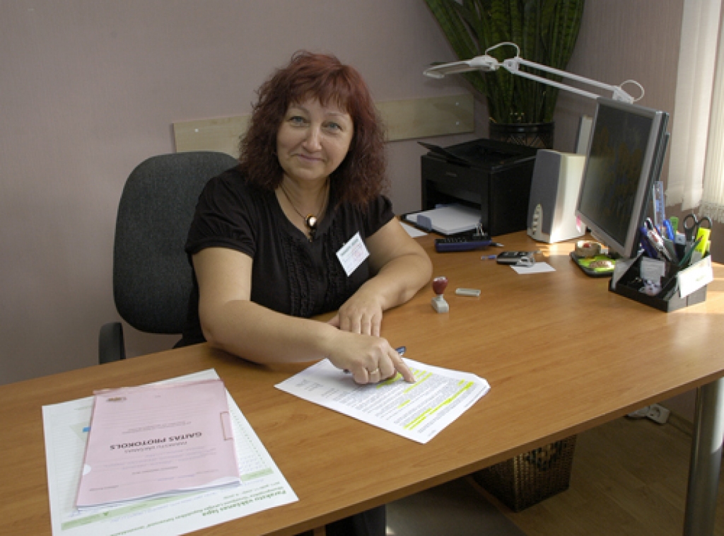 Pie parakstu vācējas Ineses Kalniņas Ceraukstes pagasta pārvaldes ēkā pirmajās dienās bija ieradušies tikai daži pilsoņi.
Autors: Ivars Bogdanovs