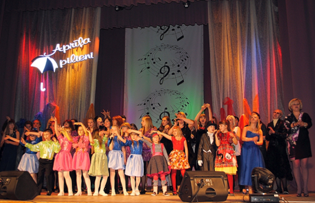 Konkursam «Aprīļa pilieni» šogad ir 15. jubileja, arī dalībnieku tajā ir arvien vairāk.
Autors: Aiga Baltalksne