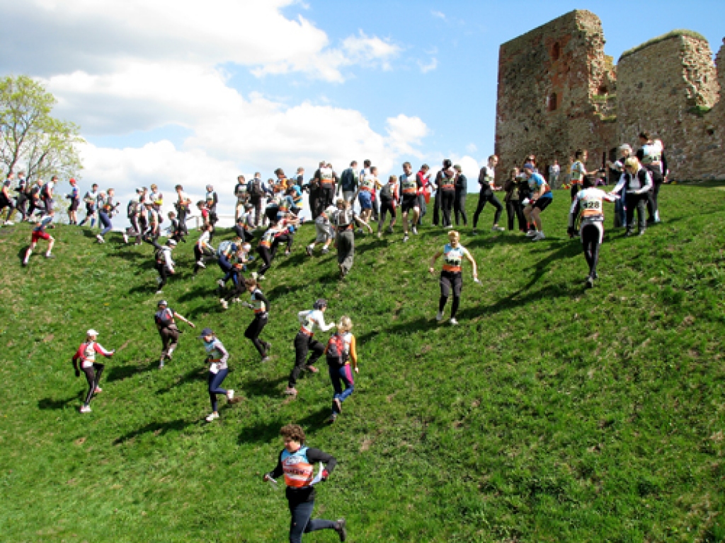 Tautas klases dalībnieki steidz saņemt pirmo uzdevumu.
Autors: Vilnis Auzāns