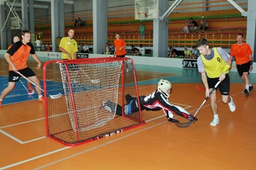 Ar komandas «Bauska» uzvaru noslēdzies Bauskas novada atklātais čempionāts florbolā. Divās fināla spēlēs par pirmo vietu uzvarēta «Brunavas» vienība – 3. jūnijā ar 8:4 un 4. jūnijā ar 12:7. 

Pārsteigumu sagādāja cīņa par trešo vietu....
Autors: Uldis Varnevičs