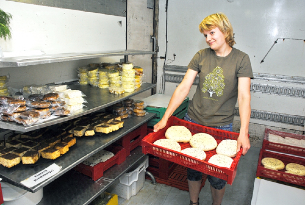 Iluta Straģe zemnieku saimniecības «Krišjāņi» vārdā novēl: «Lai siera saimniecēm nepietrūkst un tas labi garšo!»