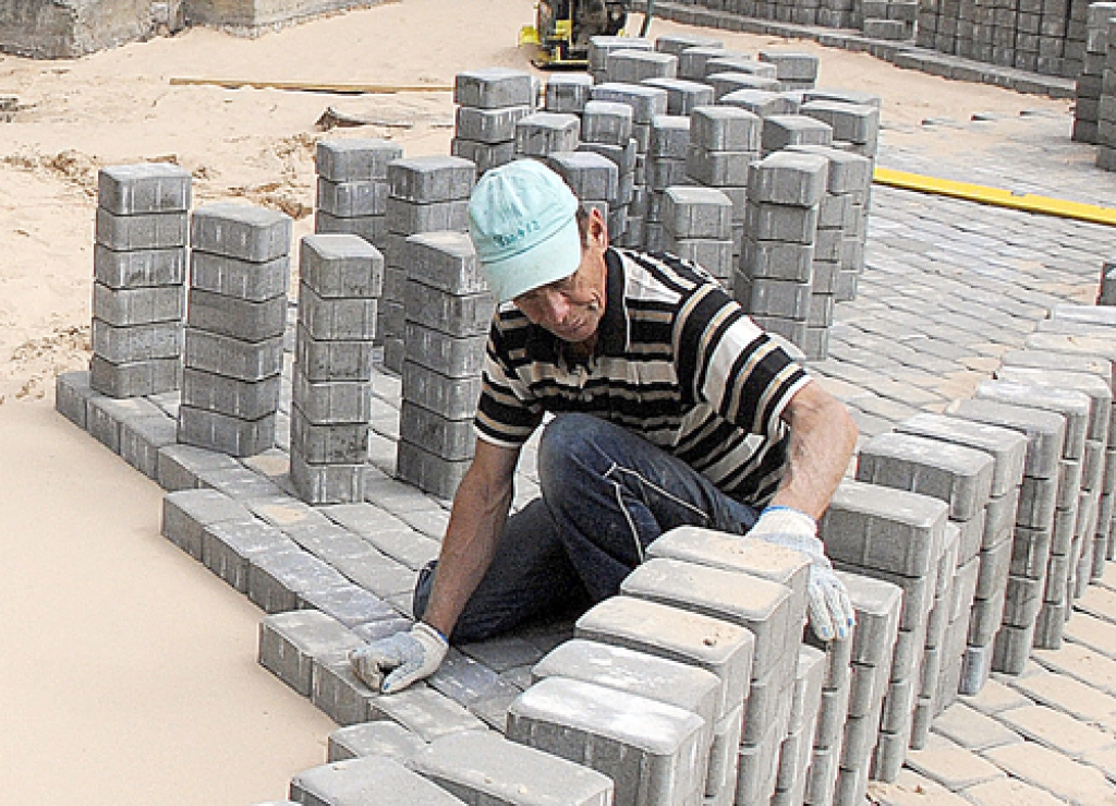 Šomēnes darbi Bauskas kultūras centra pagalmā ir jāpabeidz. 