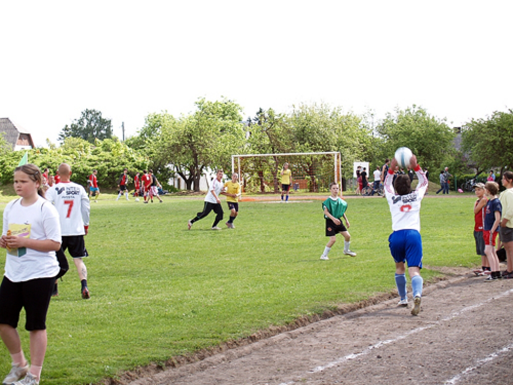 Sporta svētkos Iecavā savā starpā ik gadu sacenšas visa vecuma futbolisti, regulāri notiek amatierkomandu turnīri. 