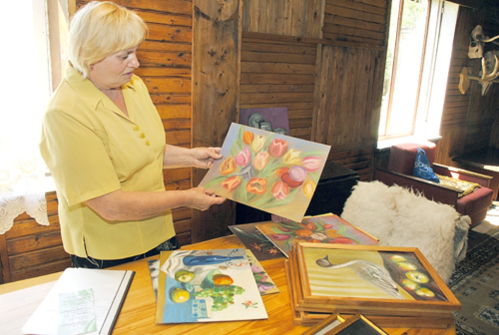 Irēnas Andrejevas ģimene atbalsta viņas vaļasprieku. Vīrs Konstantīns izgatavo un nolako rāmīšus, dažkārt gleznām pārklāj laku, lai tās iegūst patīkamu spīdumu.