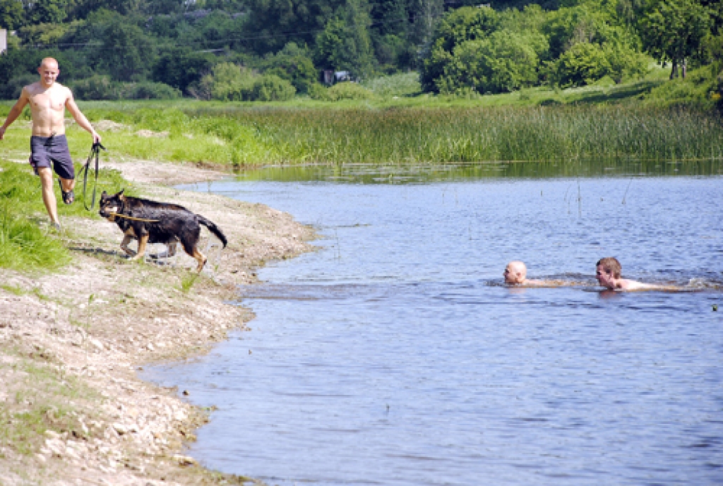 MŪSĀ pamazām sarodas aizvien vairāk peldētāju. 