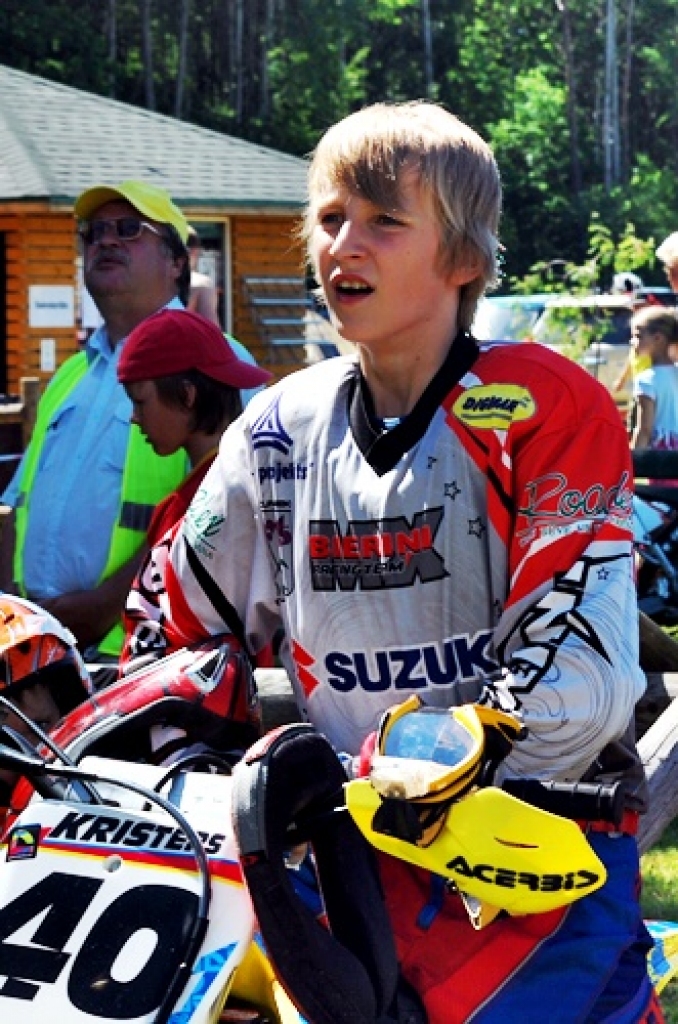 Kārtējā veiksmīgā nedēļas nogale ir bijusi braucējam no Vecumniekiem Kristeram Drevinskim, kurš 26. jūnijā piedalījās «Battery superkausa» posmā Dobelē. MX 7+ klasē izcīnīta pārliecinoša uzvara. 
Autors: Uldis Varnevičs