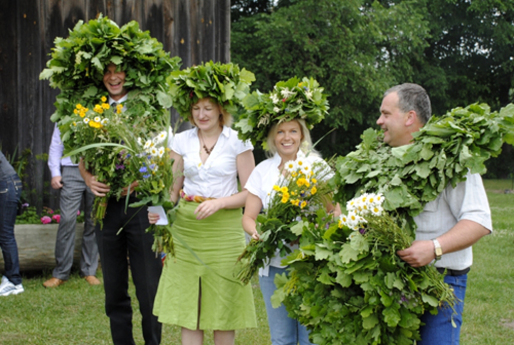 Bauskas novada administrācijas Līgas un Jāņi: Jānis Fedlmanis (no kreisās), Līga Strazdiņa, Līga Juberte un Jānis Kalinka.
Autors: Ivars Bogdanovs