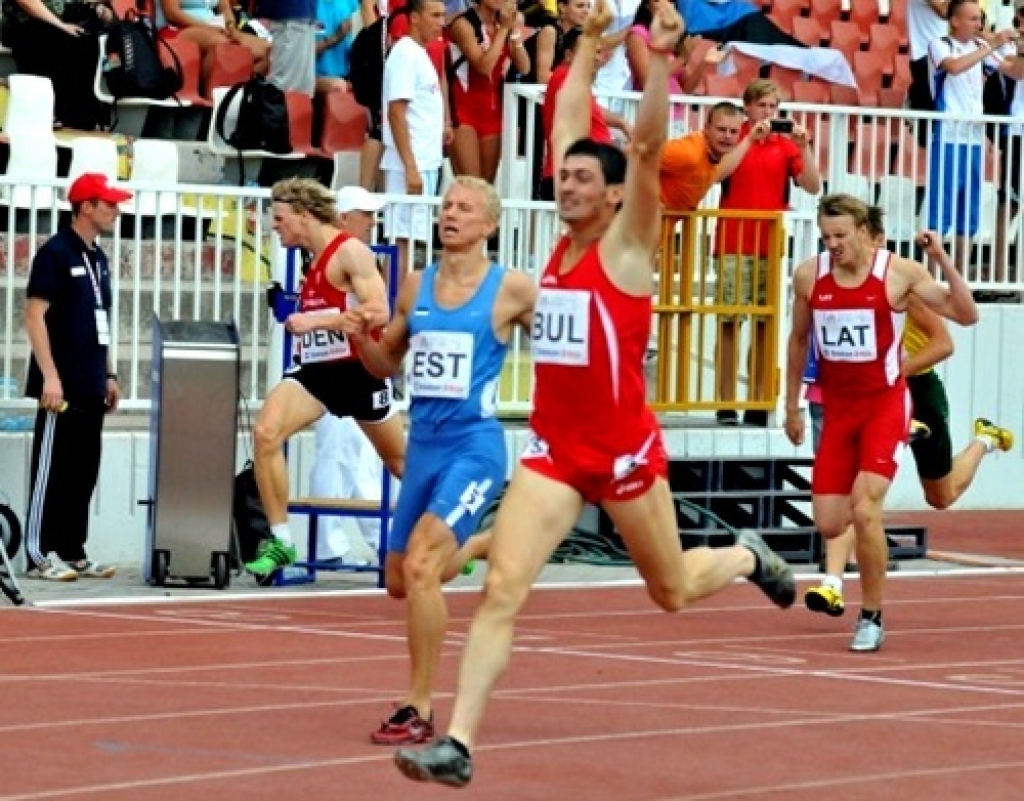 Jānis BAltušs (no labās) finišē 400 metru skrējienā ceturtais, veicot distanci 47,42 sekundēs. 
Autors: sportacentrs.com