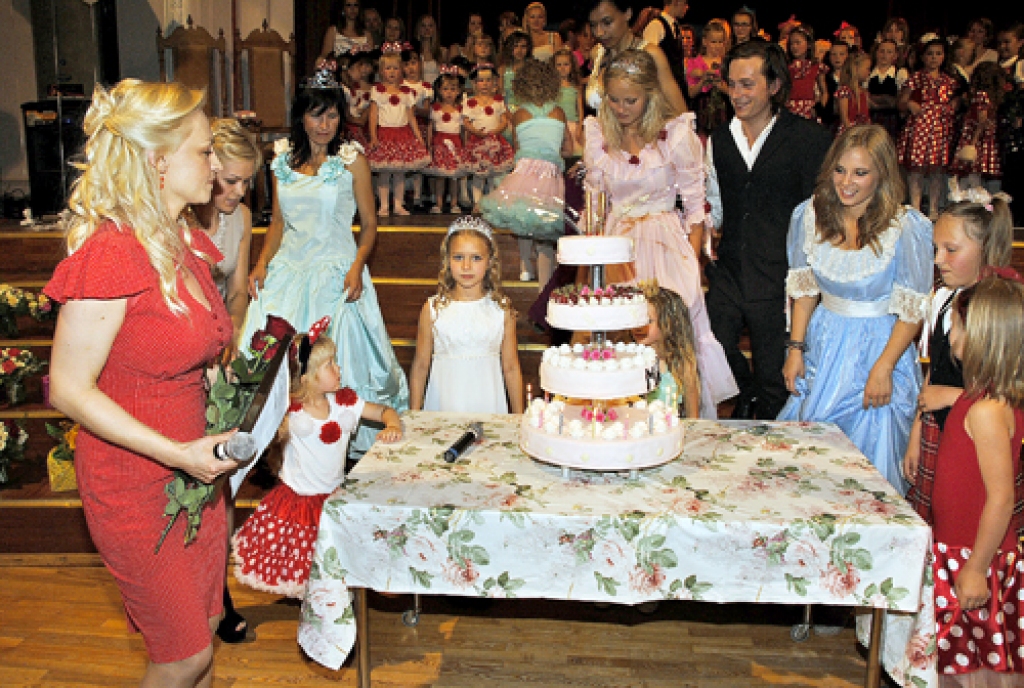 «Miljona» 15 gadu jubilejas torte. 
Autors: Ivars Bogdanovs