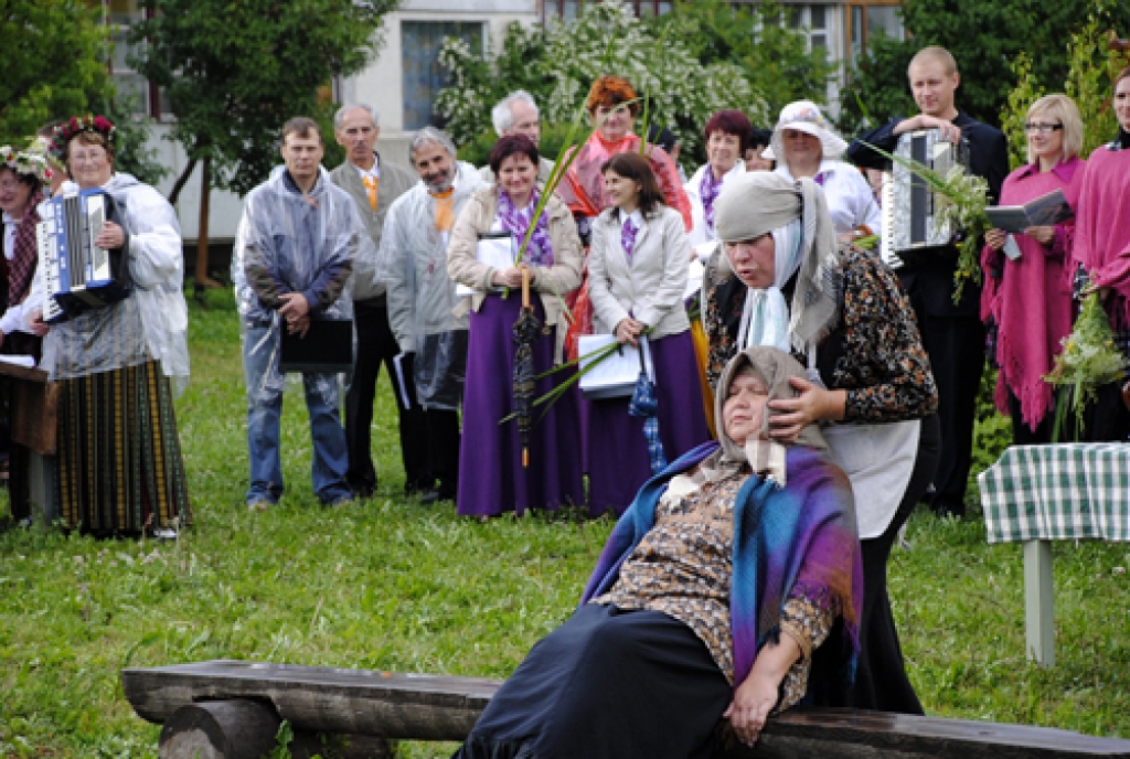 Šogad Jāņi Codes pagastā tika ielīgoti ar jautrām izdarībām no „Skroderdienām Silmačos”. 
Autors: Ivars Bogdanovs