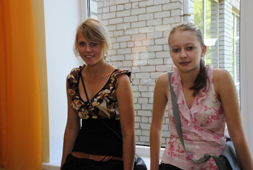 Aiga Krastiņa (no kreisās) un Signe Petunova ir pārliecinātas, ka vēstures eksāmens ir nokārtots labi. 
Autors: Ivars Bogdanovs