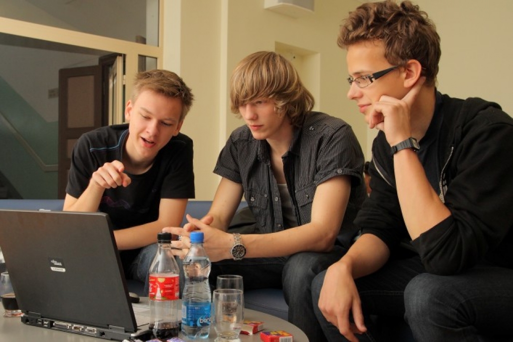 Biznesa izglītības biedrība Junior Achievement – Latvija (JAL) un stratēģiskā partnera Latvijas Universitātes Ekonomikas un vadības fakultātes izsludinātajam aicinājumam Latvijas skolēniem pieteikties biznesa tiešsaites simulāciju spēles TITAN finālam jau ir atsaukusies 21 komanda. Spēle norisināsies šī gada 3. Jūnijā, plkst. 12.00 Latvijas Universitātes Ekonomikas un vadības fakultātē.
Autors: diena.lv