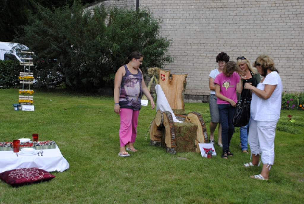 Vecumniekos 16.jūlijs bija dažādām aktivitātēm piepildīta diena. Pirmo reizi rīkotie Kalna ielas svētki Vecumniekos, kas pulcēja aptuveni pussimt interesentu, arī labi iekļāvās tradicionālo svinību – jau sesto Liliju svētku – programmā....
Autors: Ivars Bogdanovs