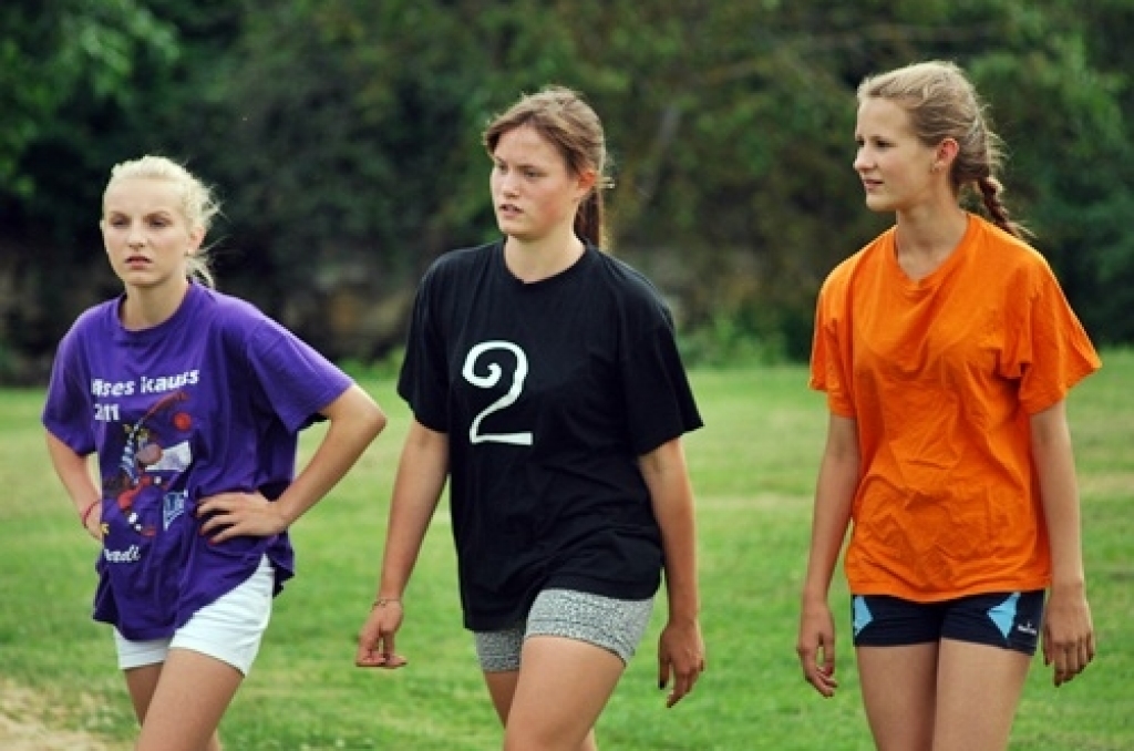 Iecavas novada «Spirtniekos» notika Iecavas novada sporta skolas «Dartija» rīkotais smilšu volejbola turnīrs. Piedalījās 15 komandu, 31 dalībnieks. Par šī gada turnīra uzvarētājiem 6.jūlijā kļuva «Viestarti» - Mārcis Eglītis un Aigars...
Autors: Uldis Varnevičs