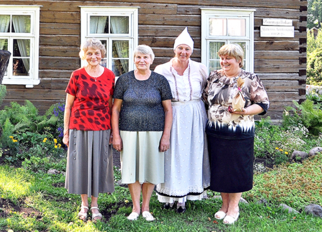 Sarīkojumā piedalījās četras saimnieču vārda nēsātājas Anna Ratkeviča (no kreisās), Anna Burkāne, Dace Anna Paegle un Anna Asmonāviča.