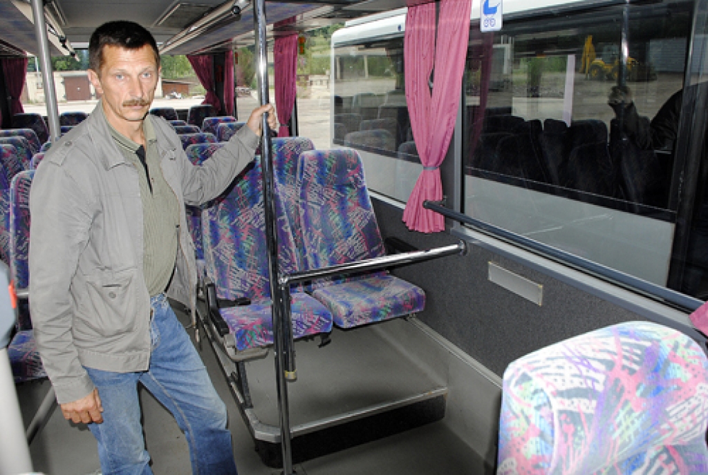 Aleksandrs Staļmačenoks, SIA «Aips» autobusu parka vadītājs, pusotras nedēļas laikā Rīgas maršrutā plānotos autobusus sola savest iespējami labā kārtībā. 